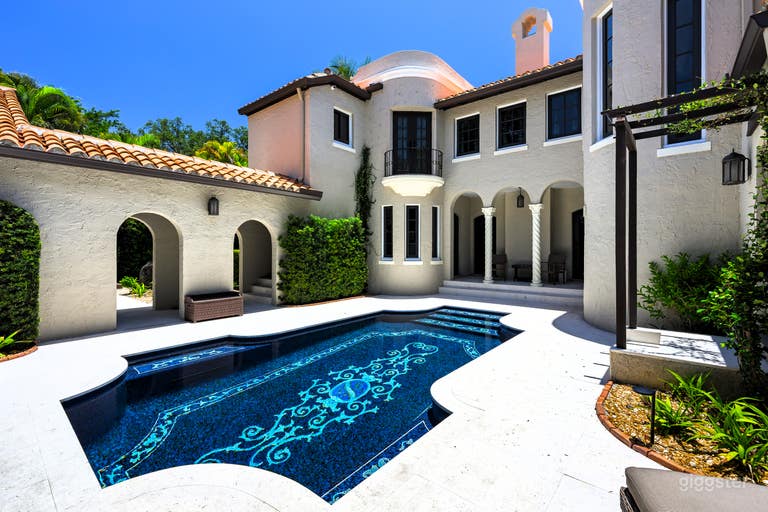  Villa de lujo con piscina de mosaico dorado | Sesiones de foto y video 