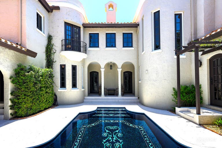  Villa de lujo con piscina de mosaico dorado | Sesiones de foto y video 