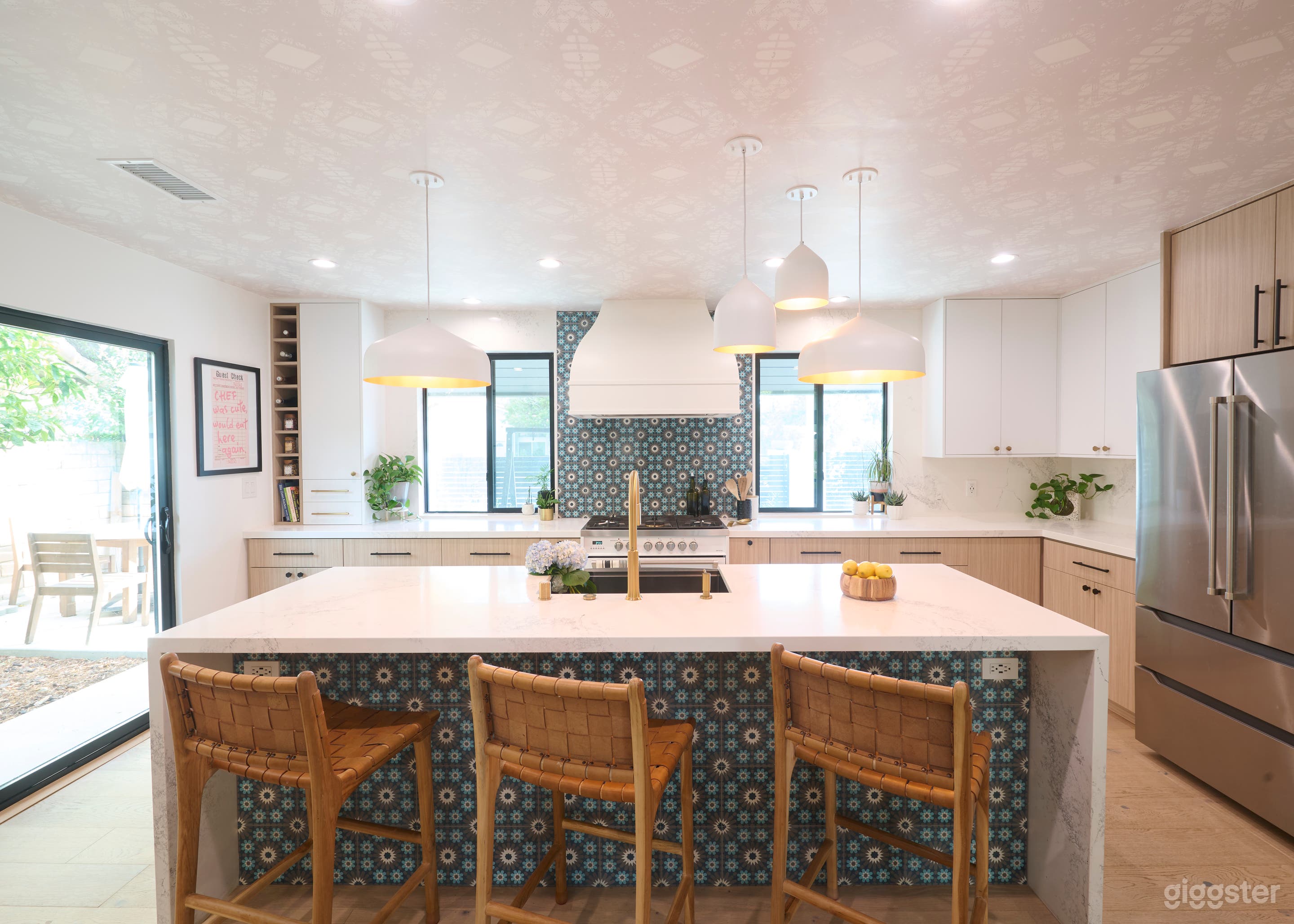 Mid century modern home with boutique hotel pool/yard vibes Photo 2