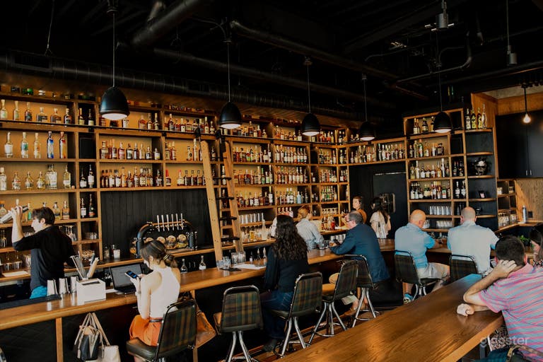  Bar clásico de whisky/cócteles - Cary (Lugar completo) 