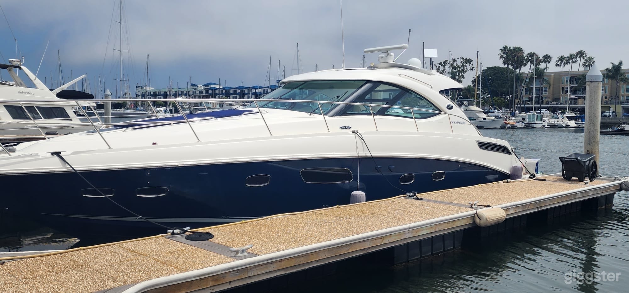 Luxury Yacht for Photoshoots, Proposals & Cruises Photo 1