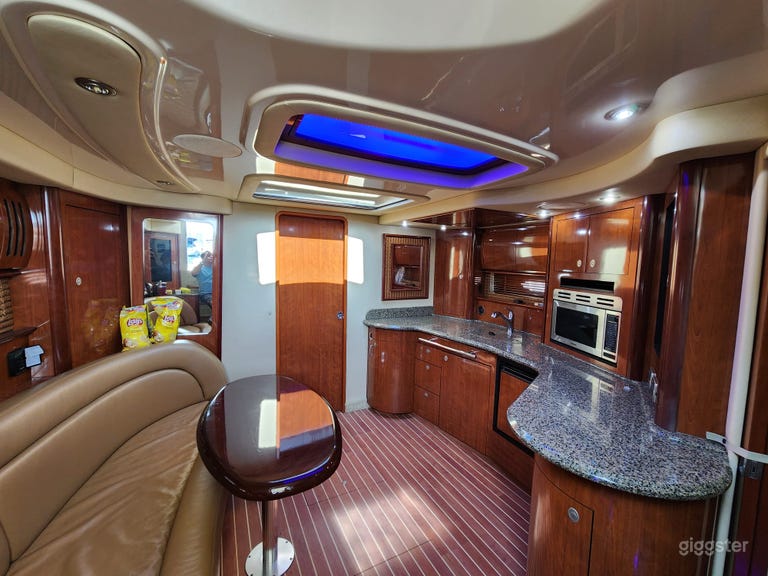  Luxury Yacht for Photoshoots, Proposals & Cruises 