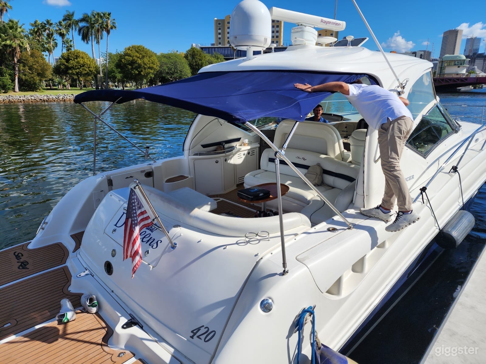 Luxury Yacht for Photoshoots, Proposals & Cruises Photo 4