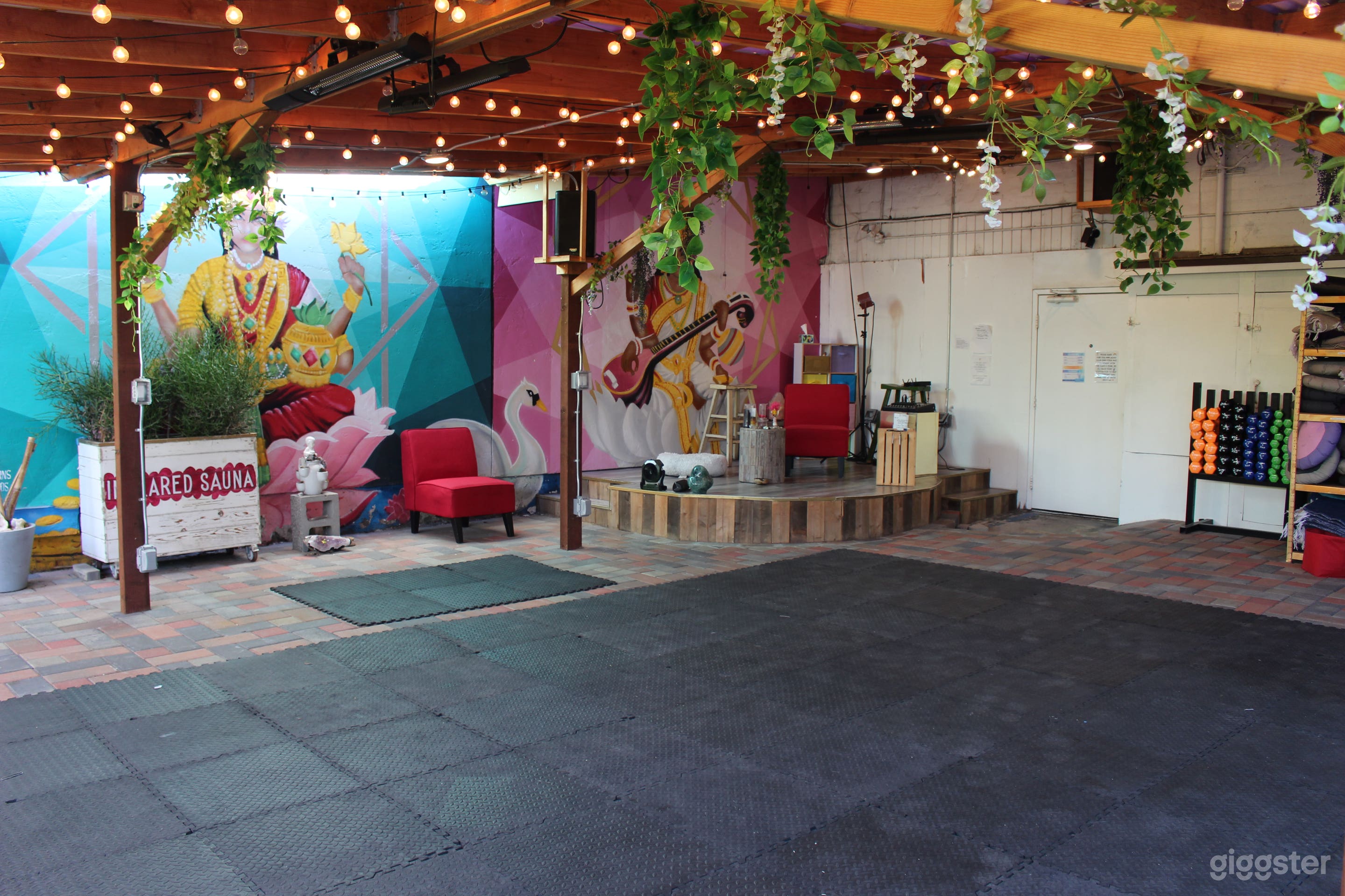 Sherman Oaks Indoor &amp; Outdoor Spacious Event Space Photo 2