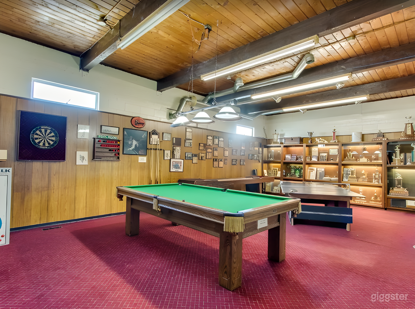 Classy Game Lounge Photo 1