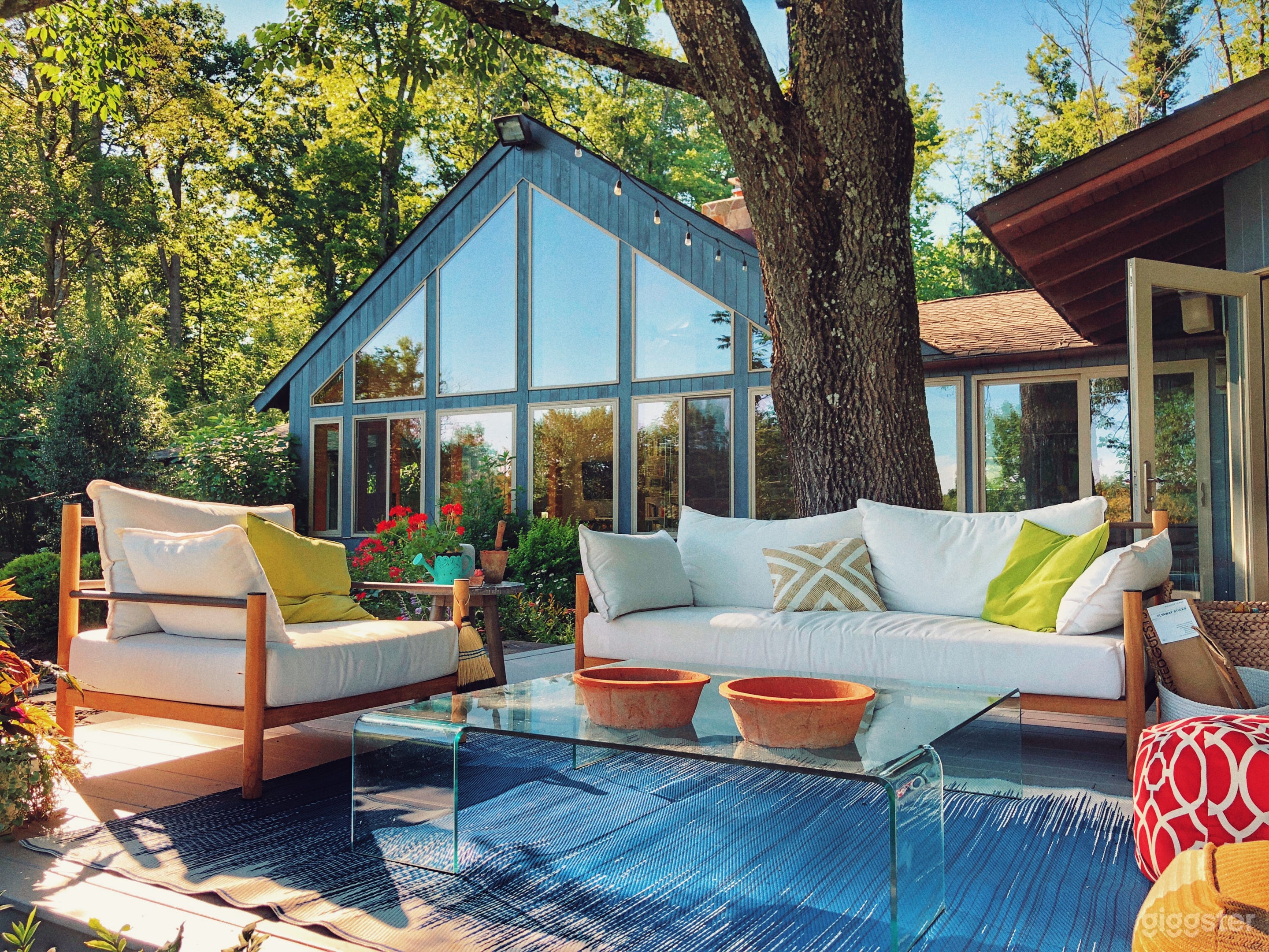 The ultimate Mid-Century home on 15 acres! Photo 3