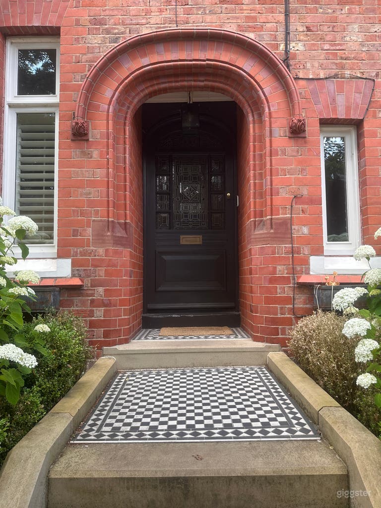  Edwardian Family Home with Cinematic Period Featur 