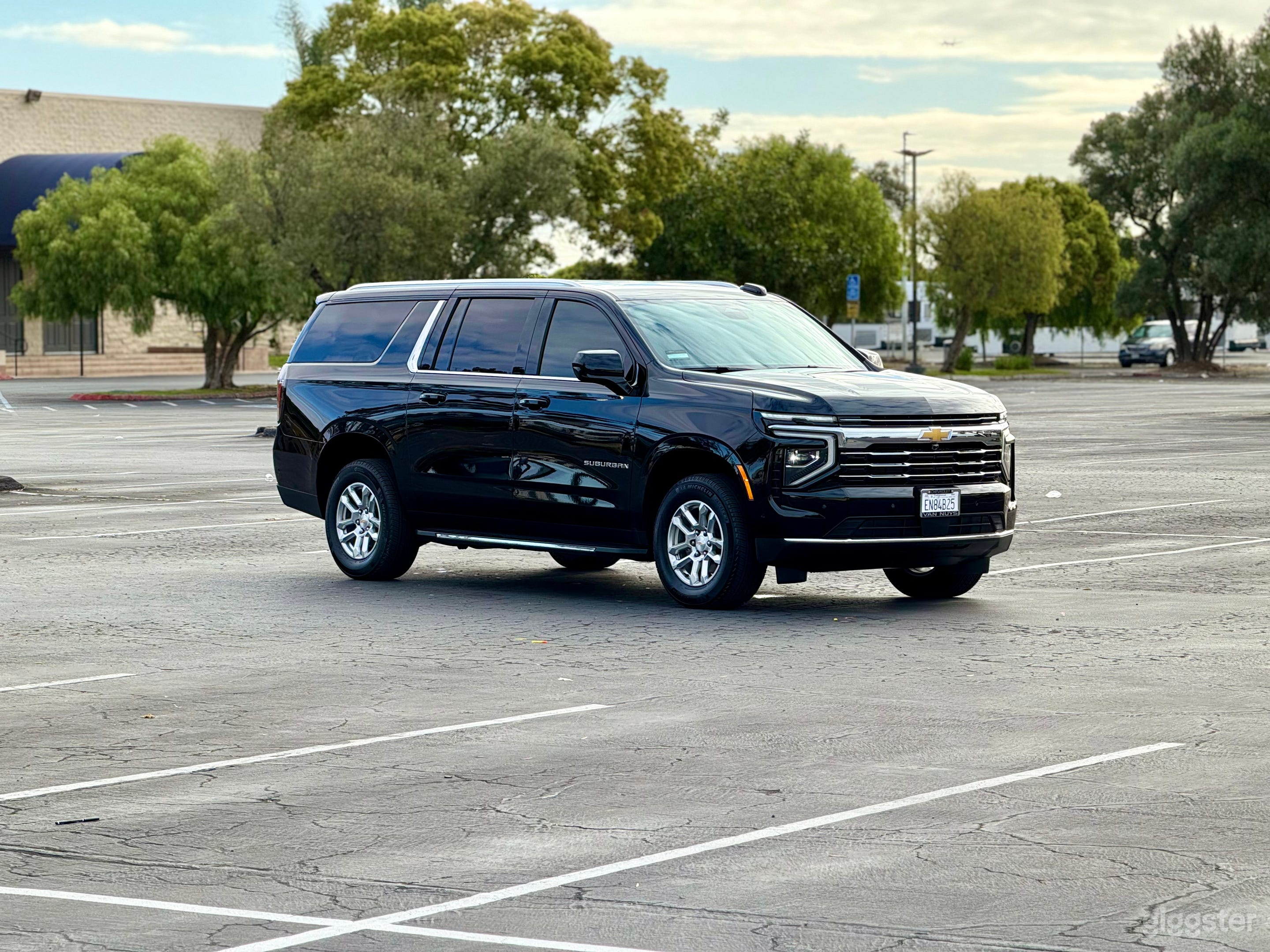 2026 Chevrolet Suburban Photo 1