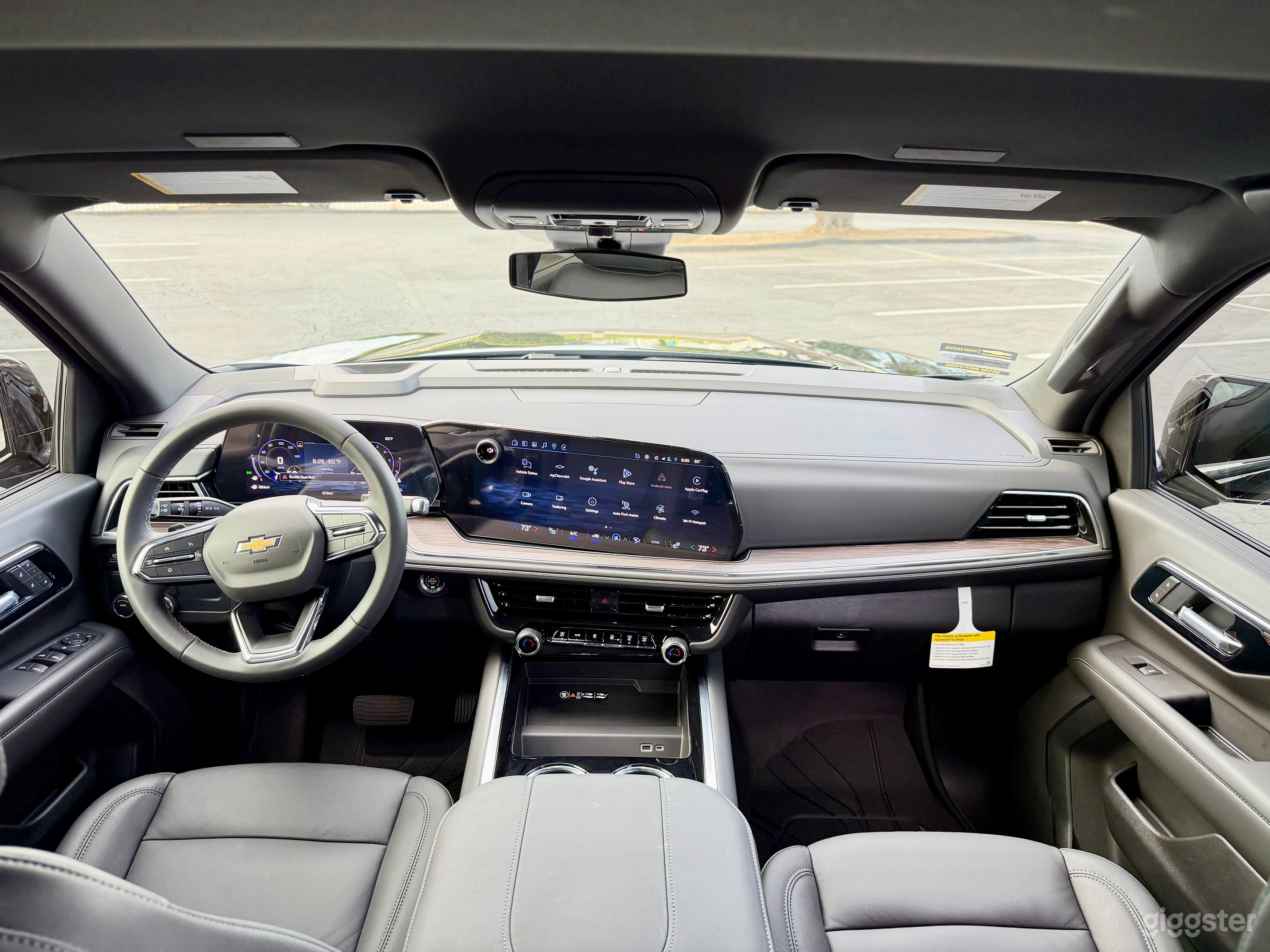 2026 Chevrolet Suburban Photo 3