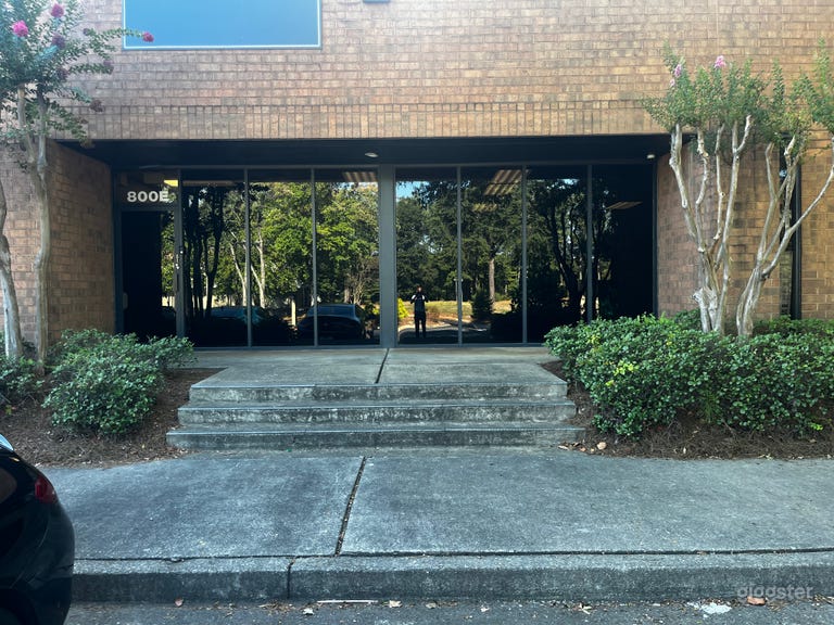  Versatile Warehouse Studio – Epic Shoots Here! 🎬 