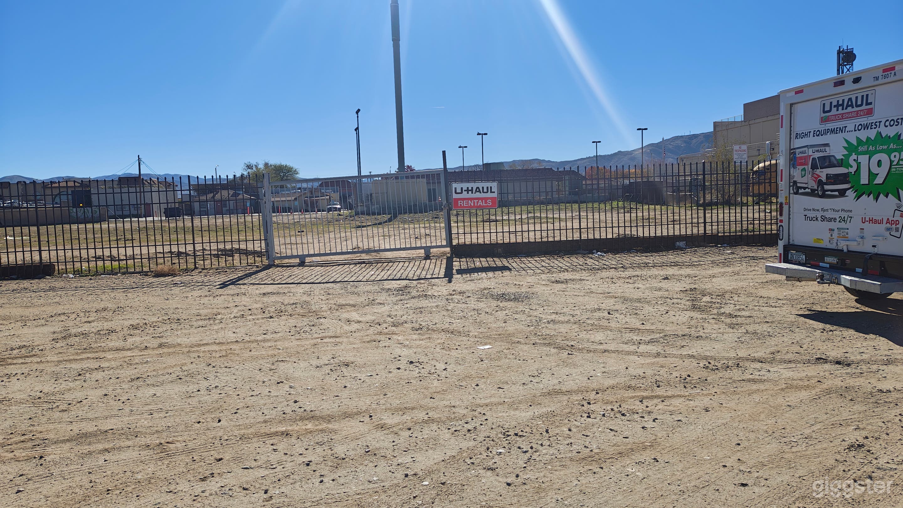 Open Space w/Natural Light Photo 2