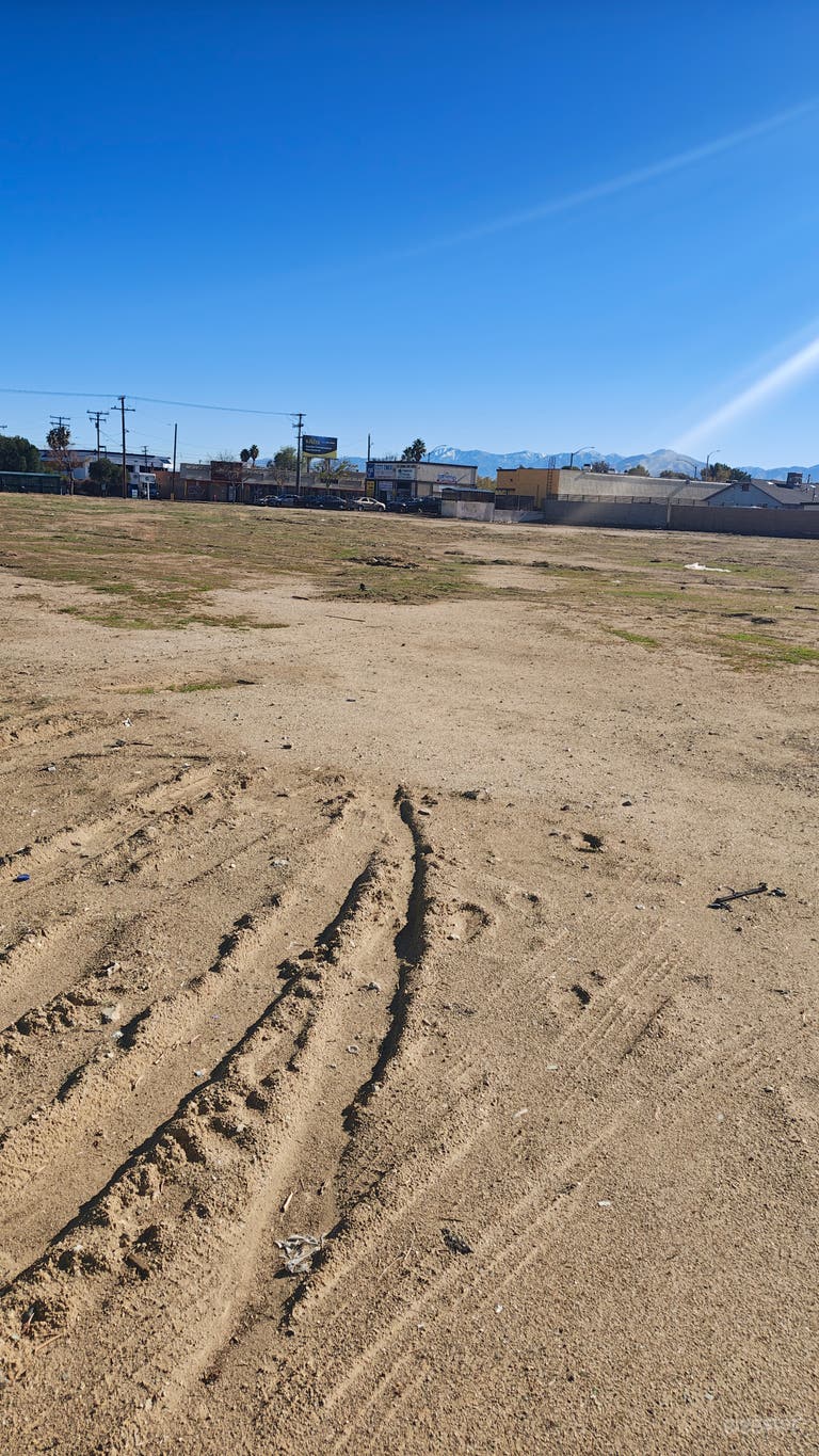  Open Space w/Natural Light 