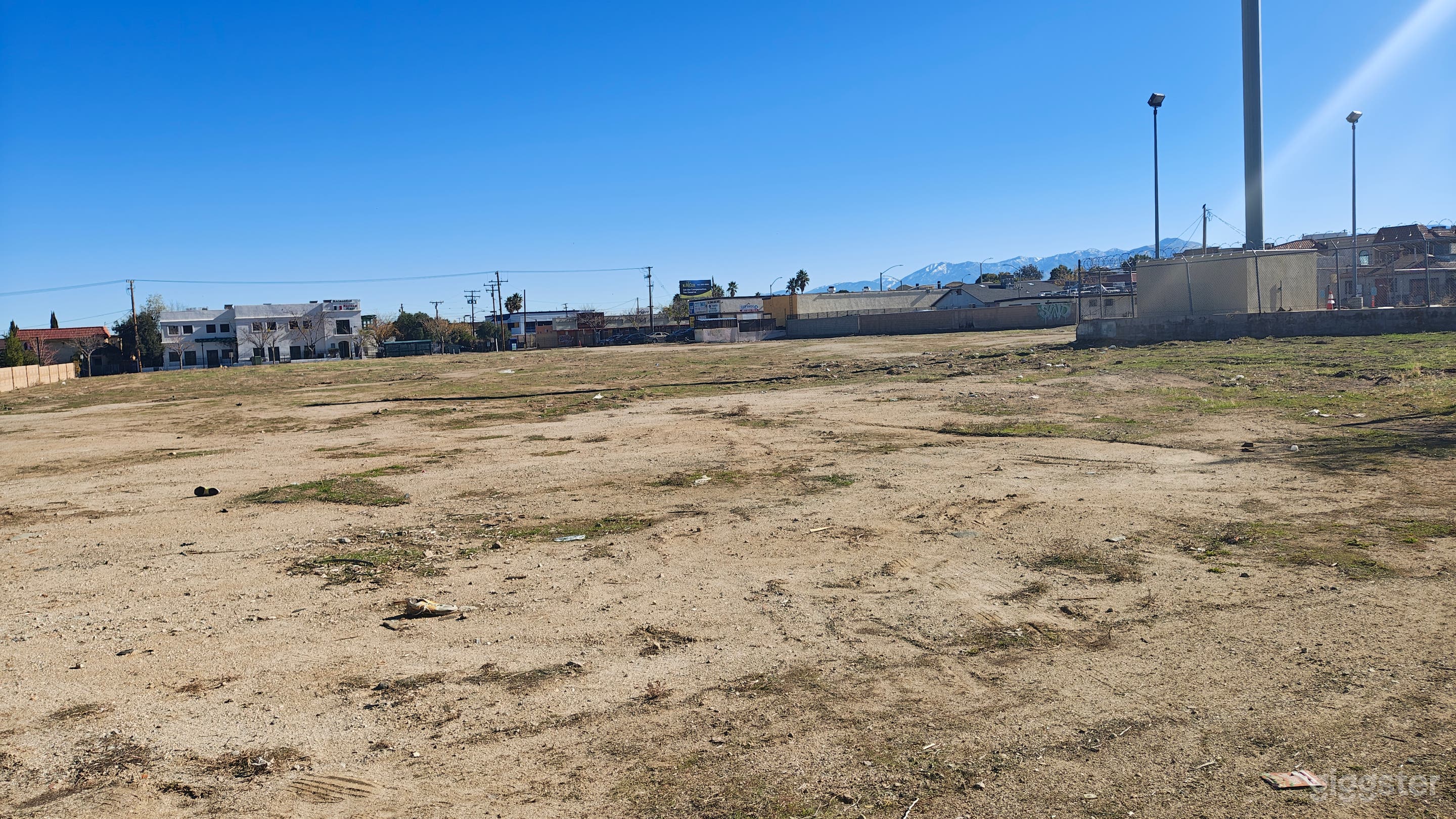 Open Space w/Natural Light Photo 3