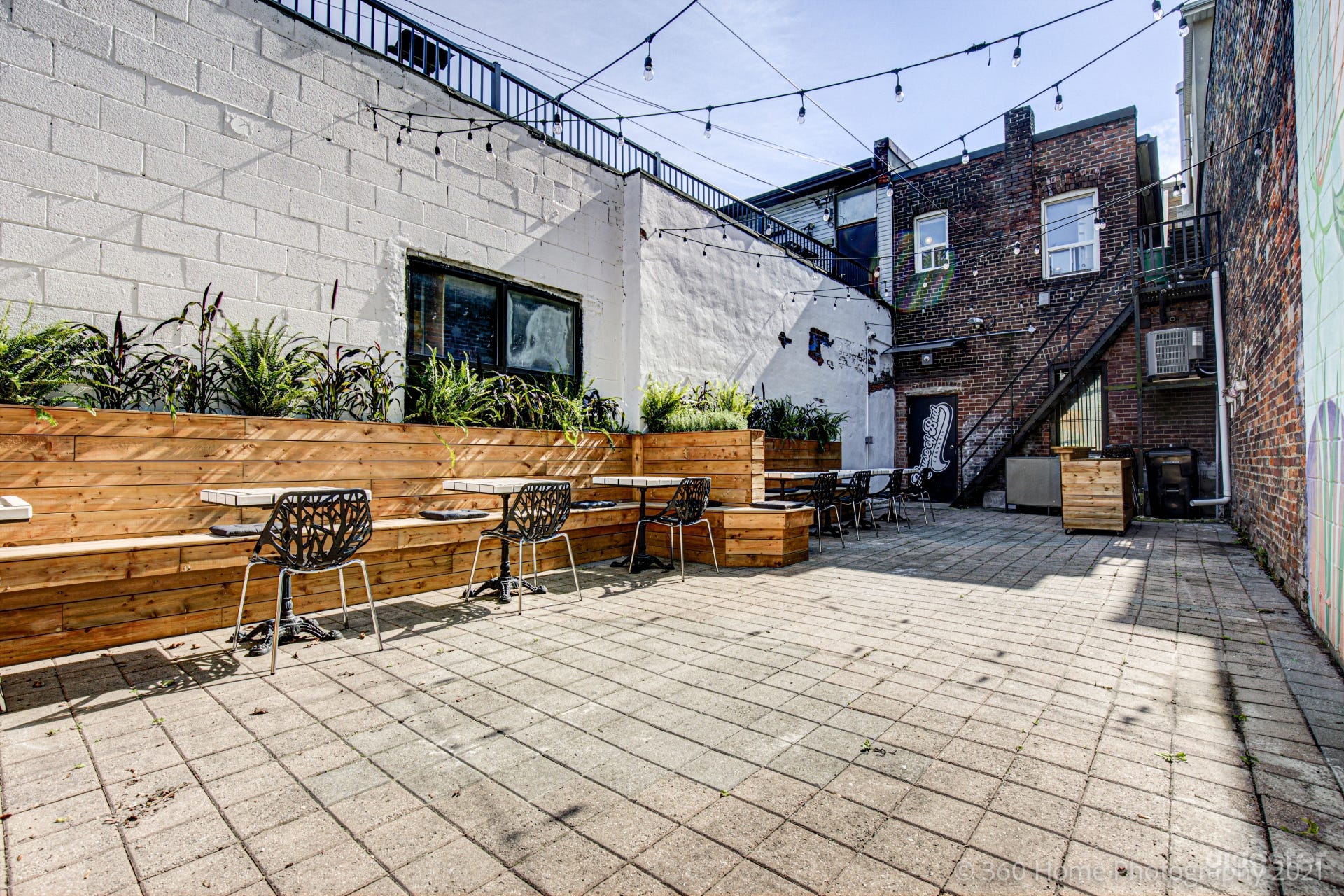 Outdoor Back Patio with Bar