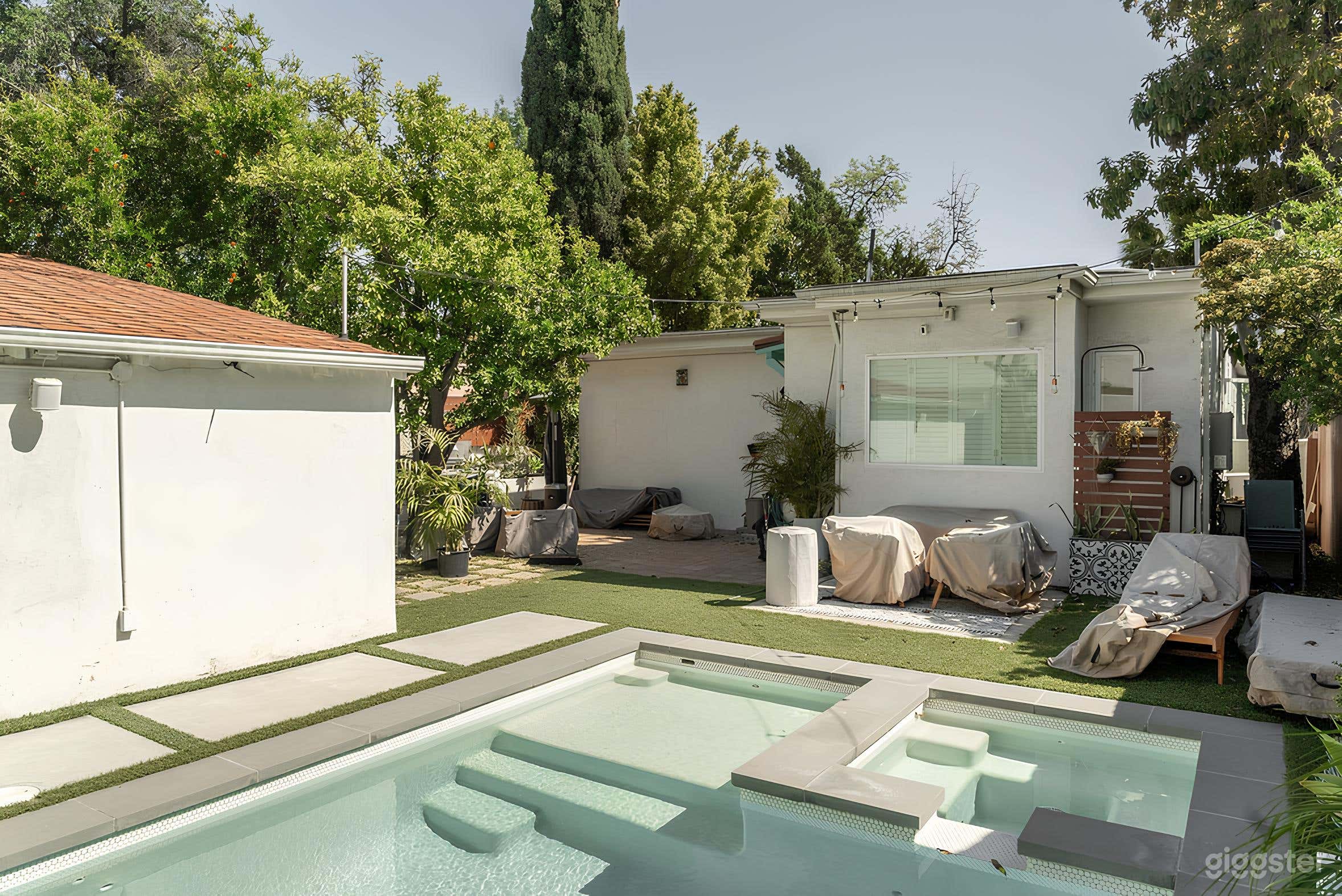 Modern Oasis Pool &amp; Garden Photo 3