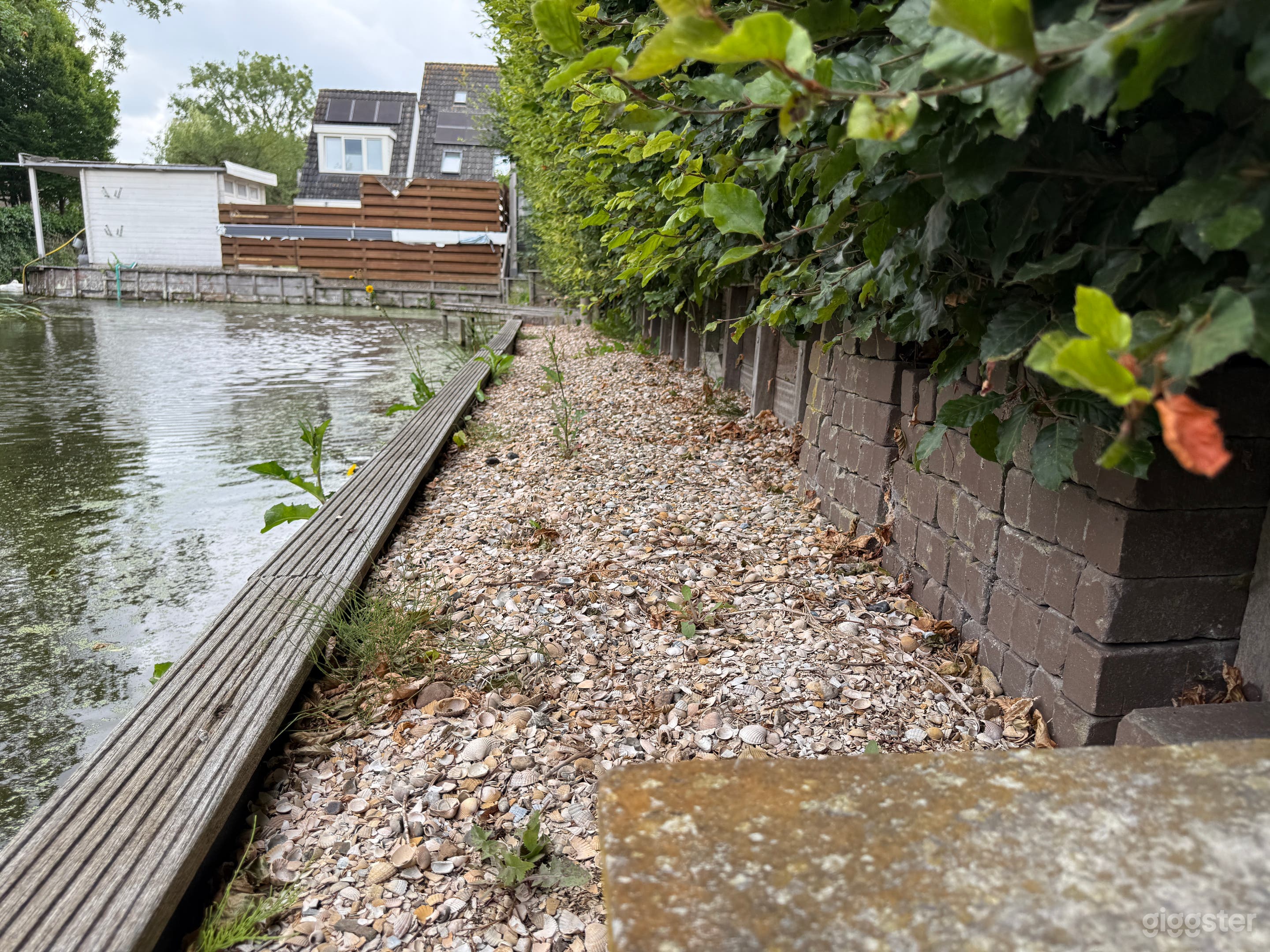 Large private yard with character - creative shoots welcome Photo 4