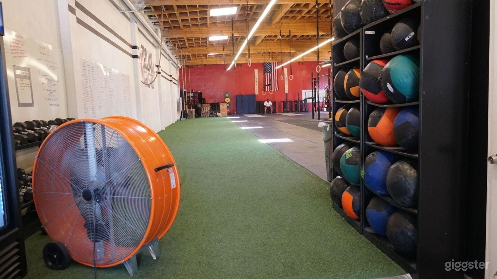 7000 sq Training gym in the Art District in LA fully stocked Photo 1