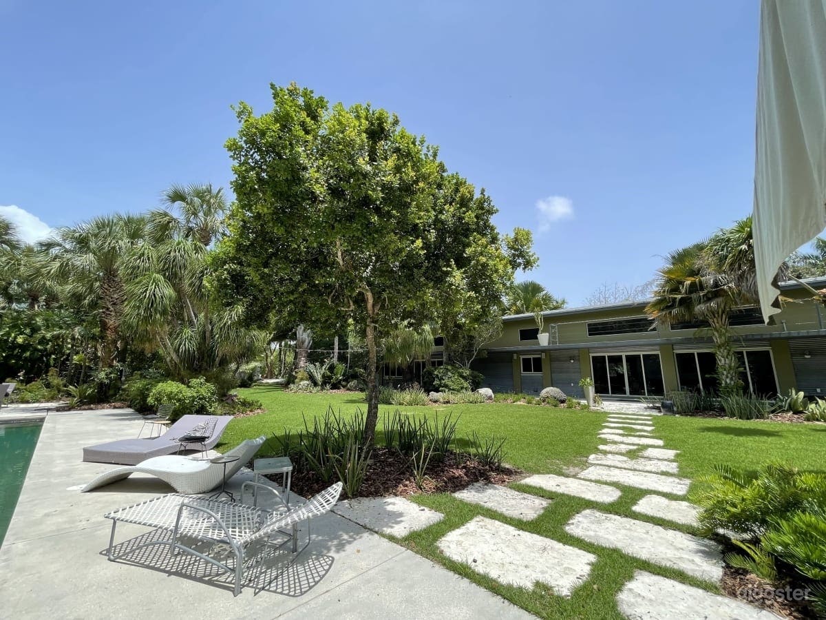 Tropical Lushly Landscaped Backyard w/Falls Miami Photo 3