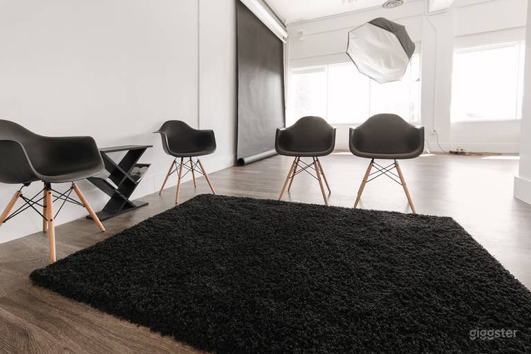  Sleek Daylight Studio with Cyc Wall (B2 Pierce) 