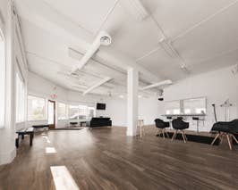  Sleek Daylight Studio with Cyc Wall (B2 Pierce) 