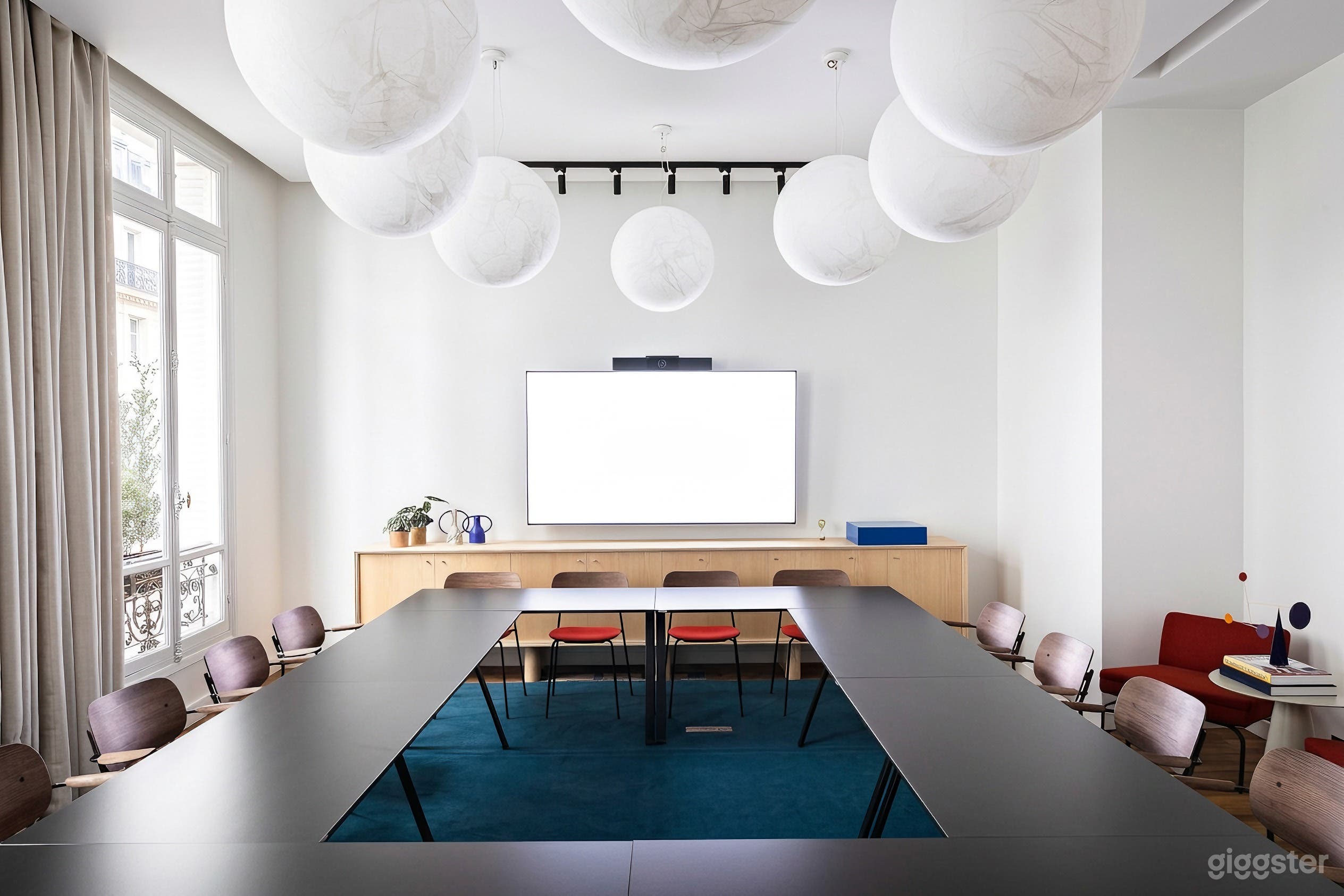 Photo de La Moon | Salle de conseil pour 30 1