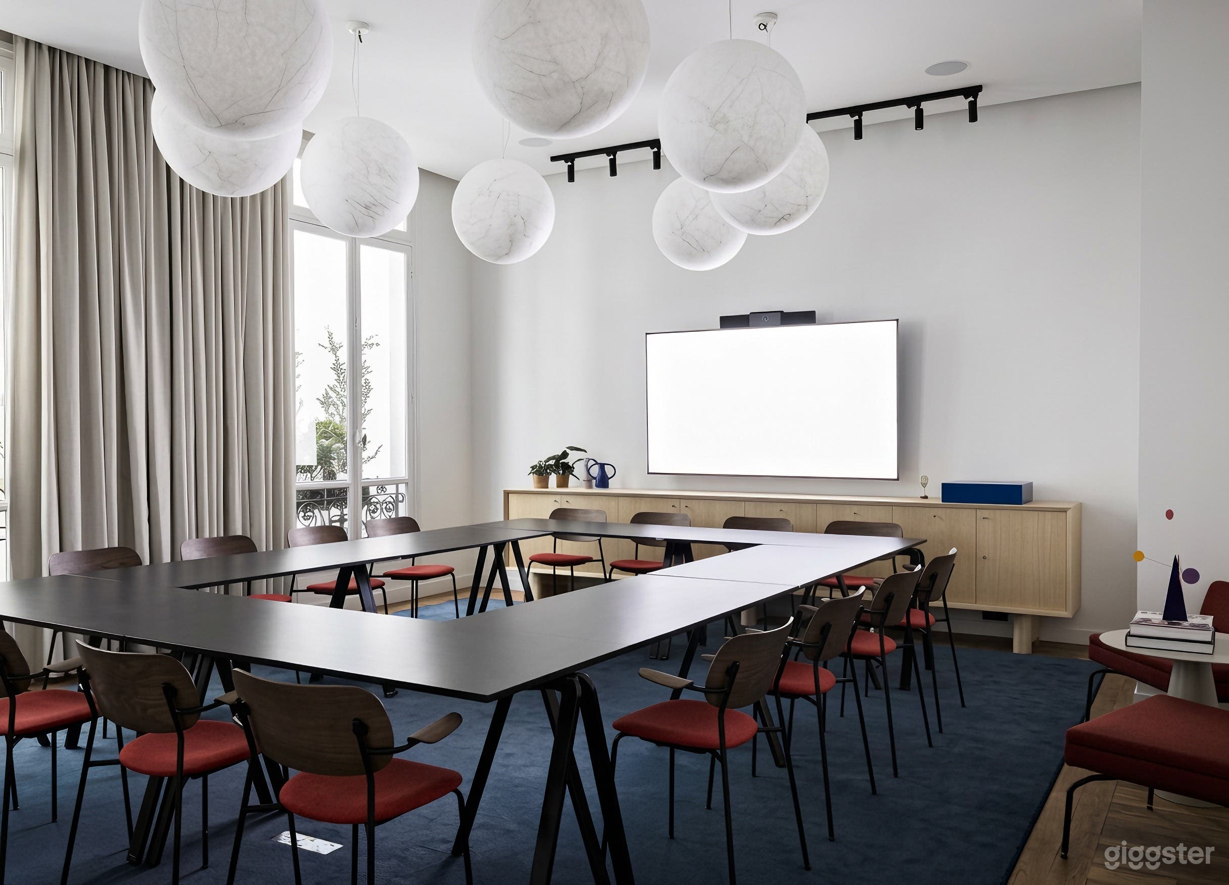 Photo de La Moon | Salle de conseil pour 30 2
