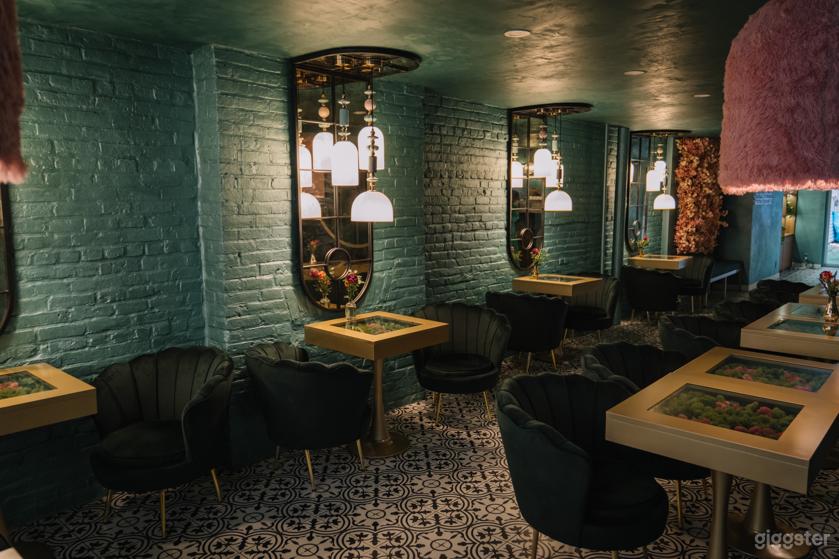 Charming Cafe in the heart of Manhattan Photo 4