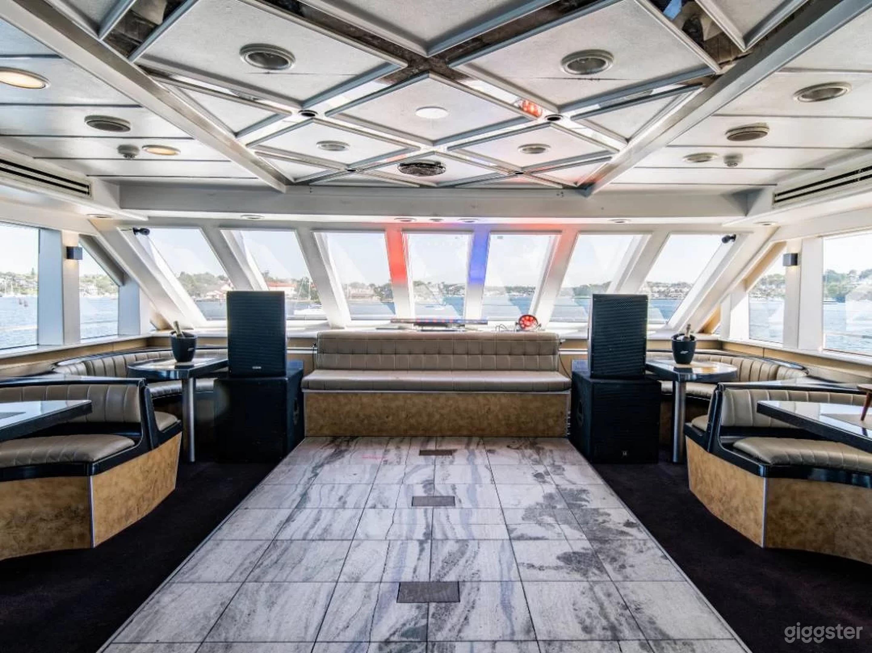 CONSTELLATION Photo 4