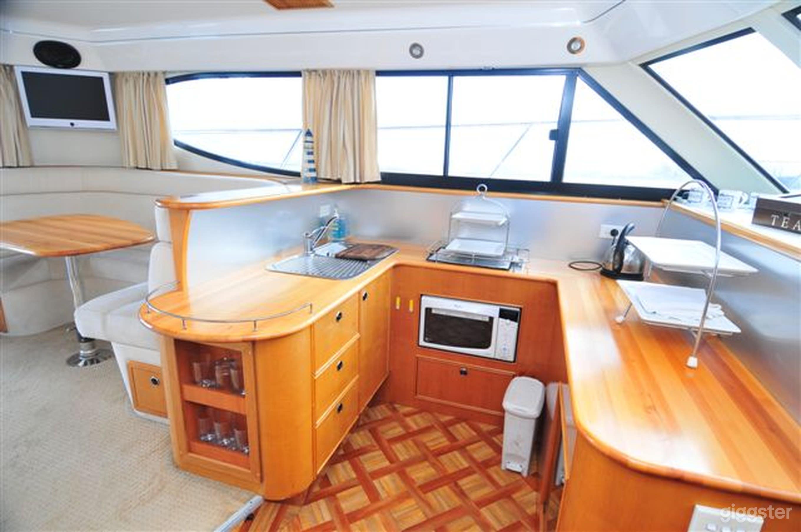 45ft Luxury Cruiser Designed Boat Hire Photo 3