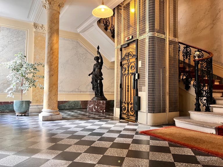  Artist’s Sanctuary: Luxury Venue for Iconic Events 