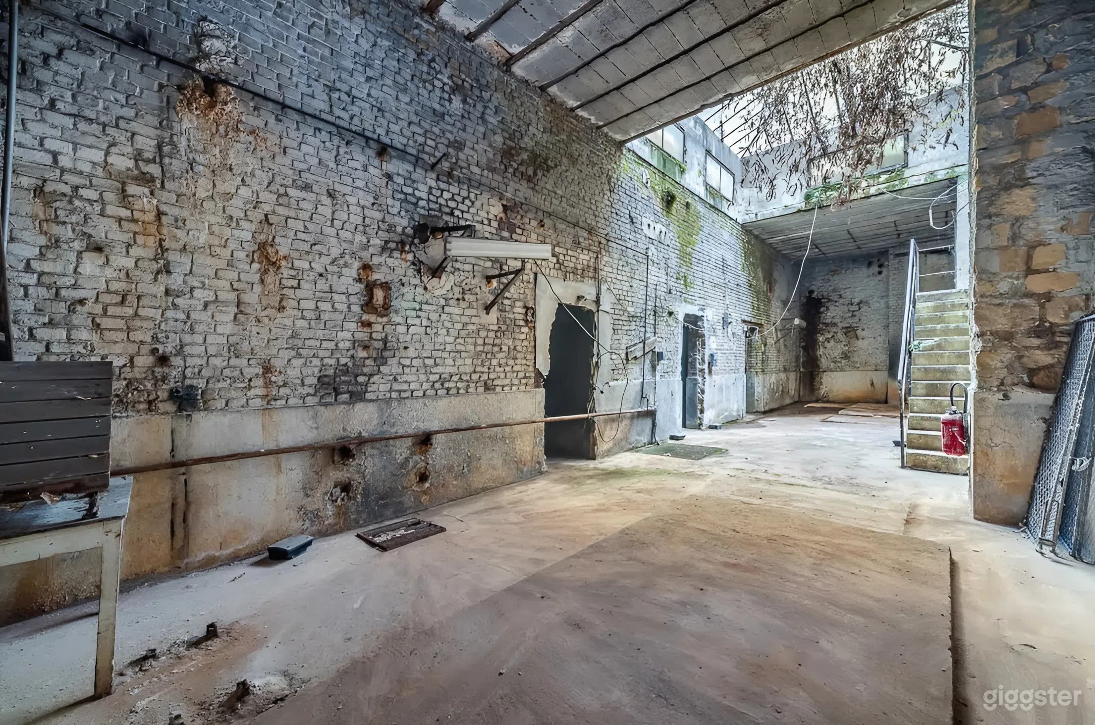 Photo de The Raw Vault | Industrial Basement Photo & Film Location 4