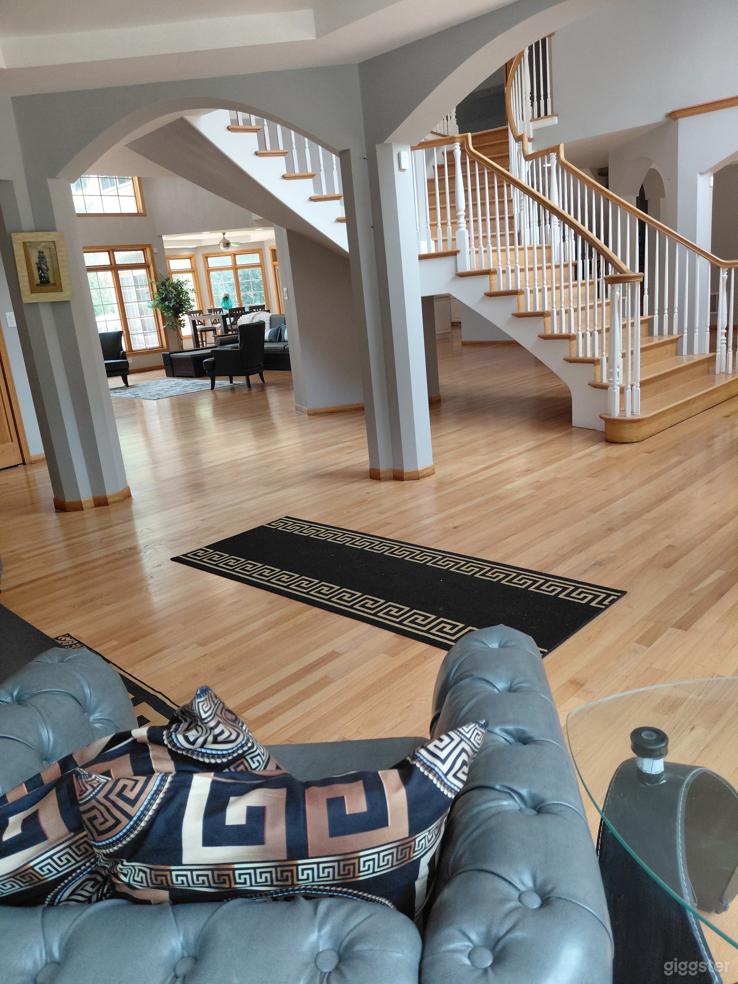 Elegant Multi-Use Home Near Golf Course — Ideal for Events Photo 4