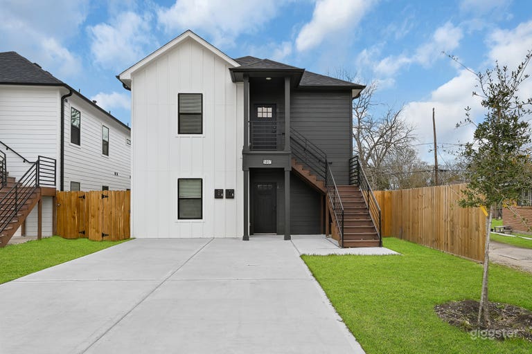  Versatile 6BR Filming House | Open Layout for TV, Movies & V 