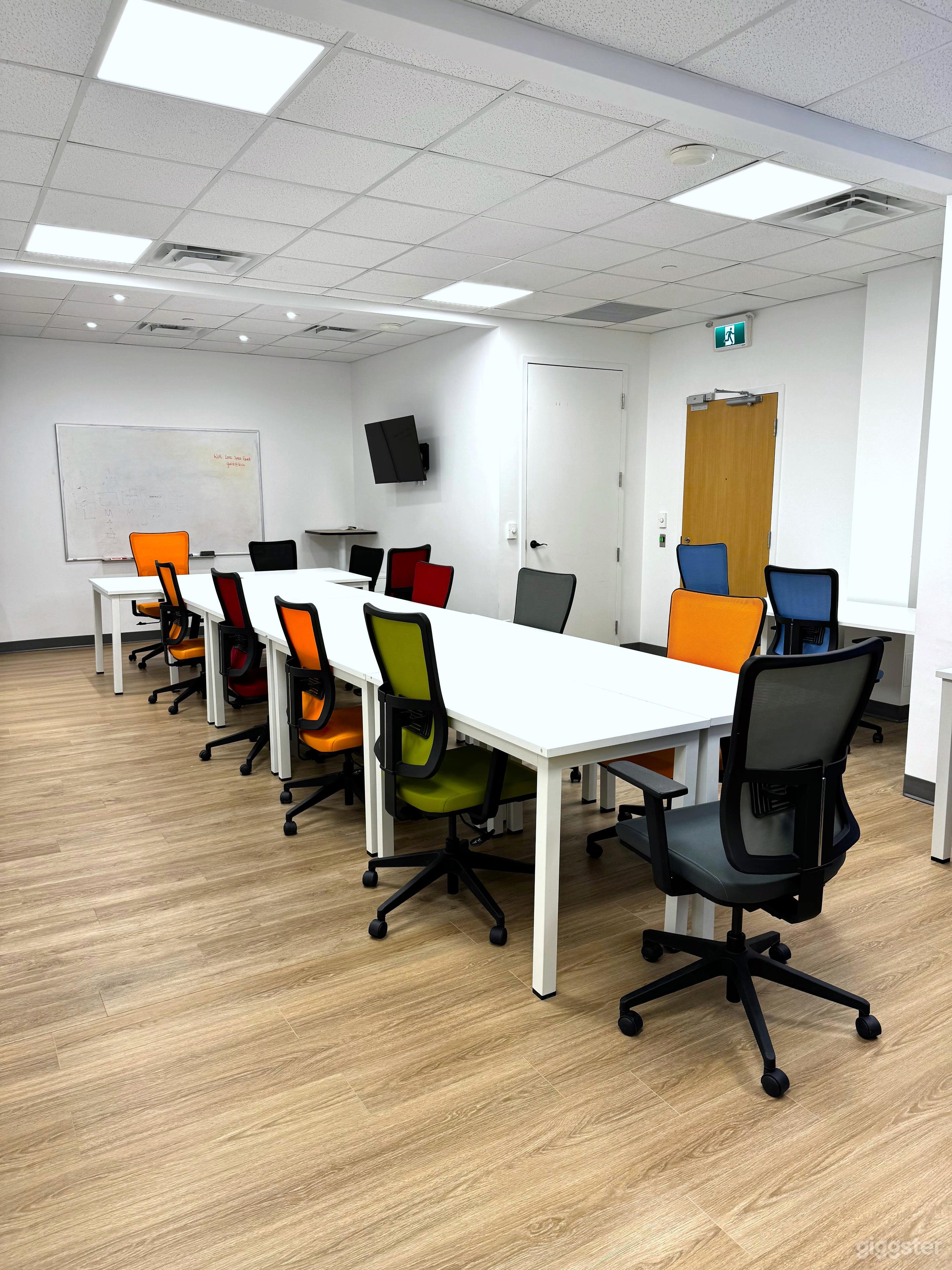 Toronto DT Convenient Large Training Room Photo 2