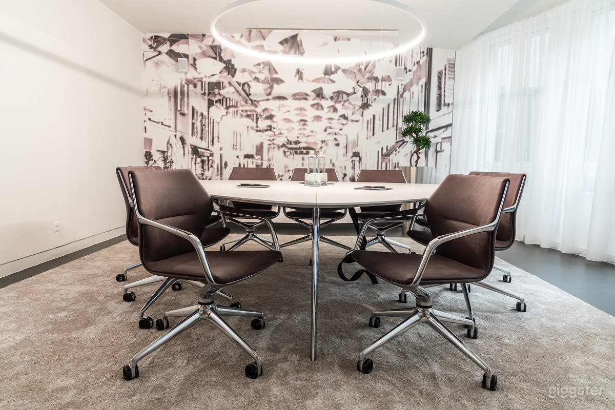 Well-Equipped Rousseau & Fontaine Conference Rooms Photo 2