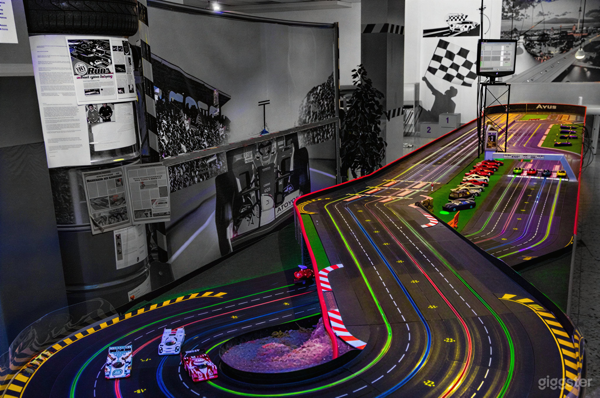 Slotcar-Rennstrecke mit Highspeed-Action & Eventlocation Foto 3