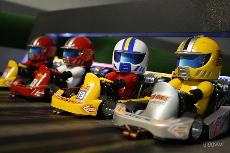  Slotcar-Rennstrecke mit Highspeed-Action & Eventlocation 