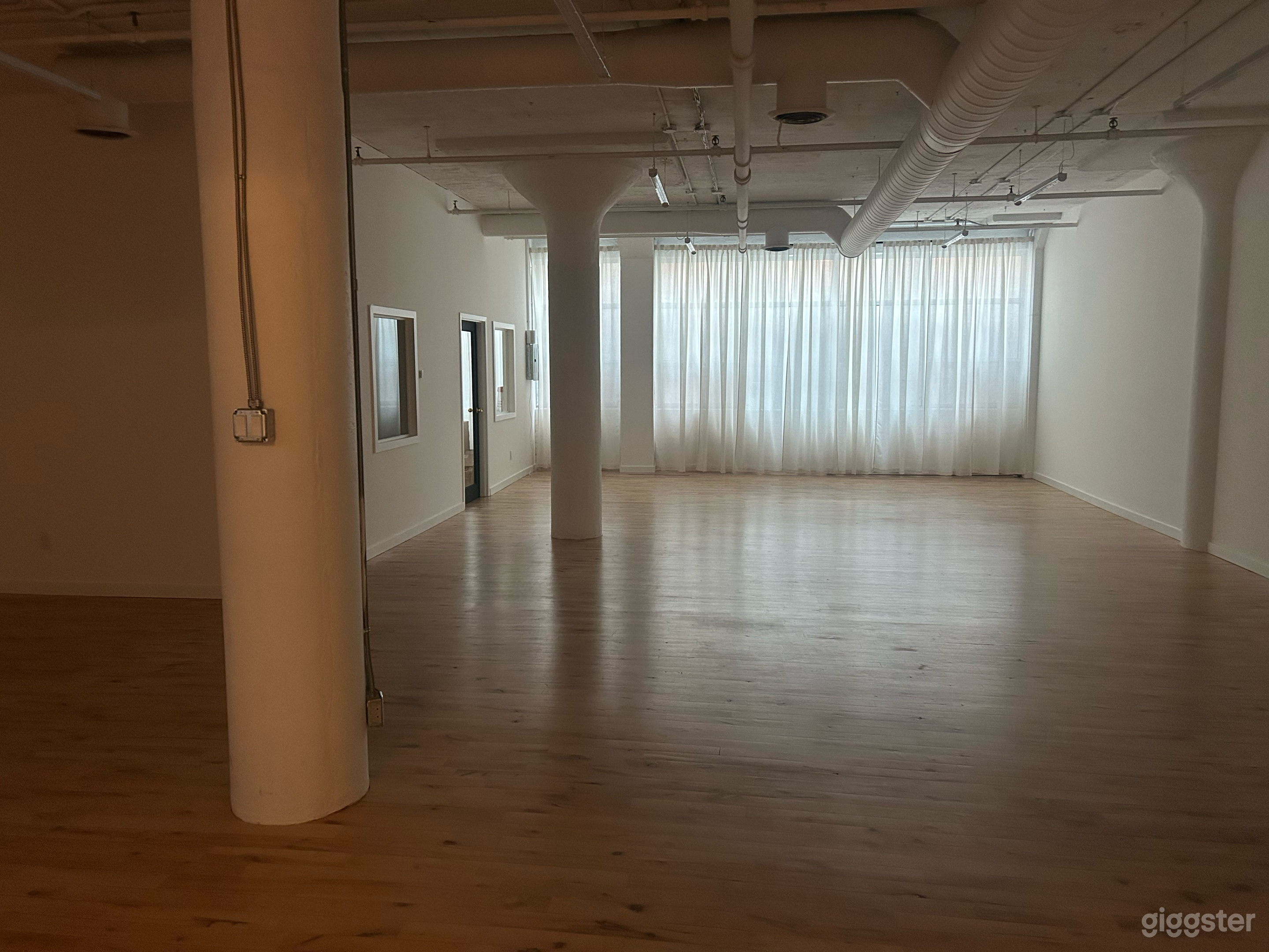 Boutique Pilates and Yoga Studio Downtown Toronto Photo 3