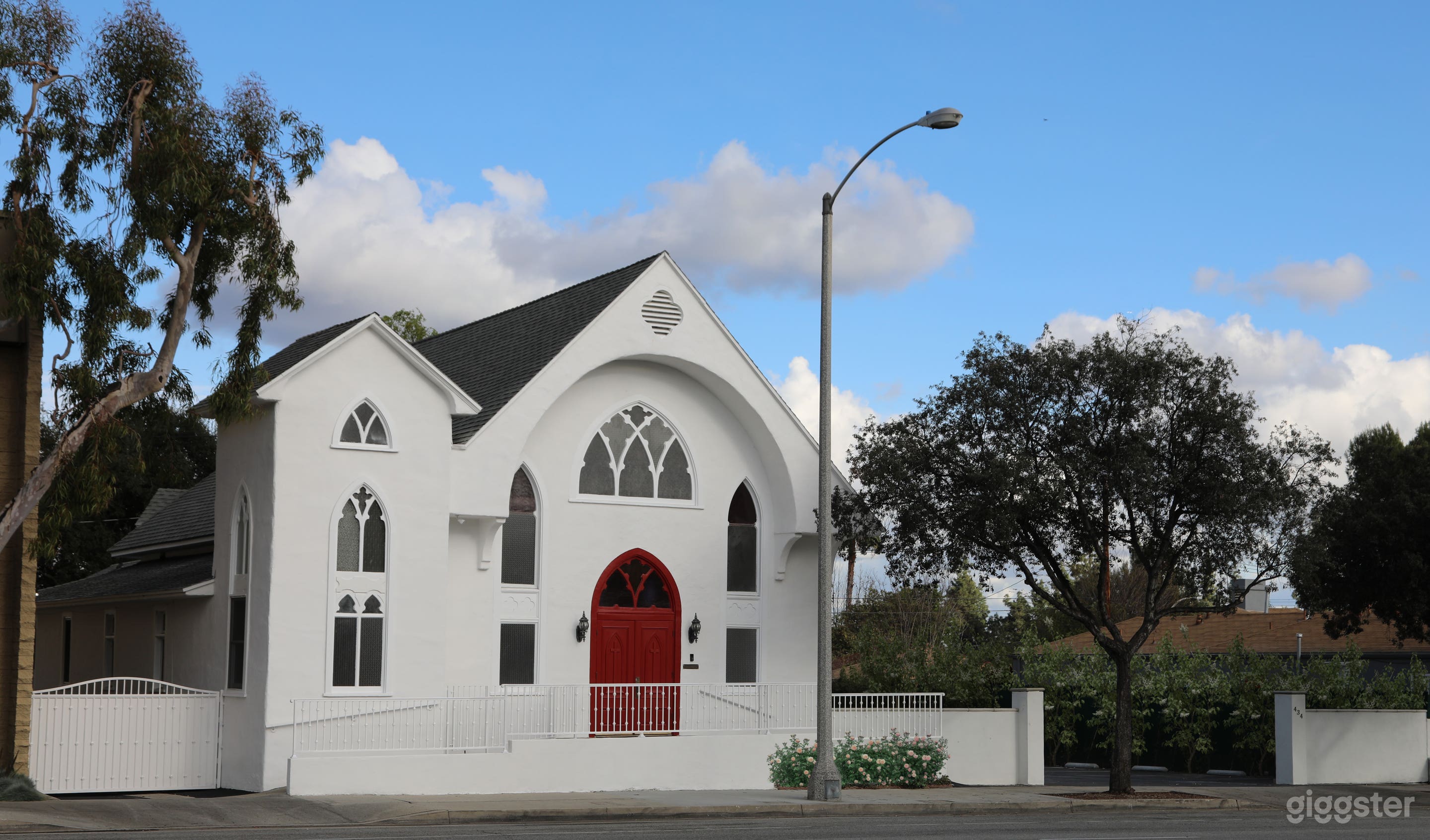 The Little White Church Photo 1