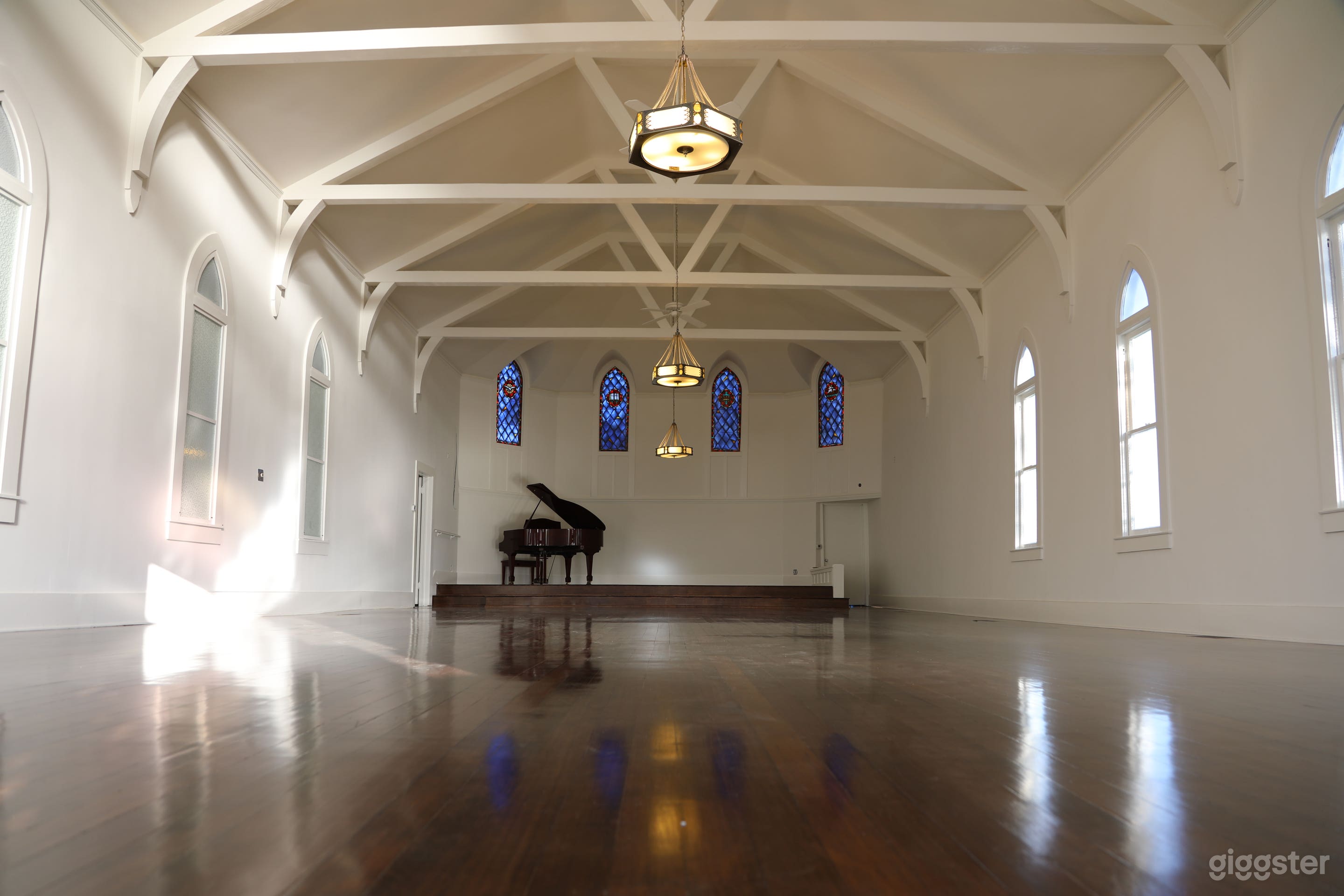 The Little White Church Photo 3