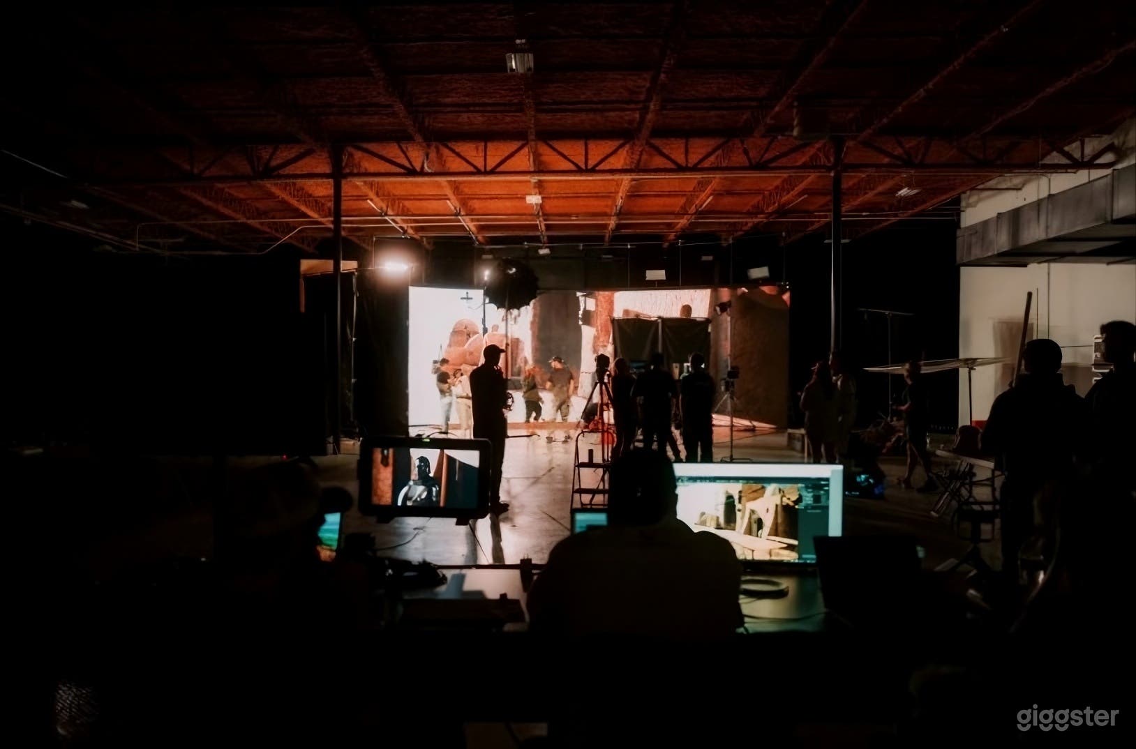 3 Production Studios with Warehouse & Ample Parking Photo 2