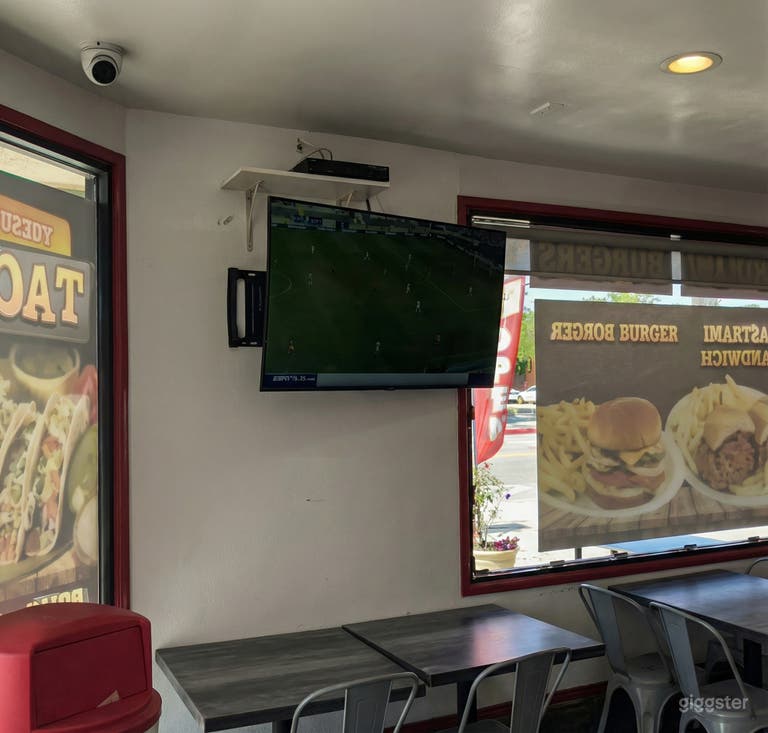  The Fry House & Burgers – Cinematic Retro Burger Diner 