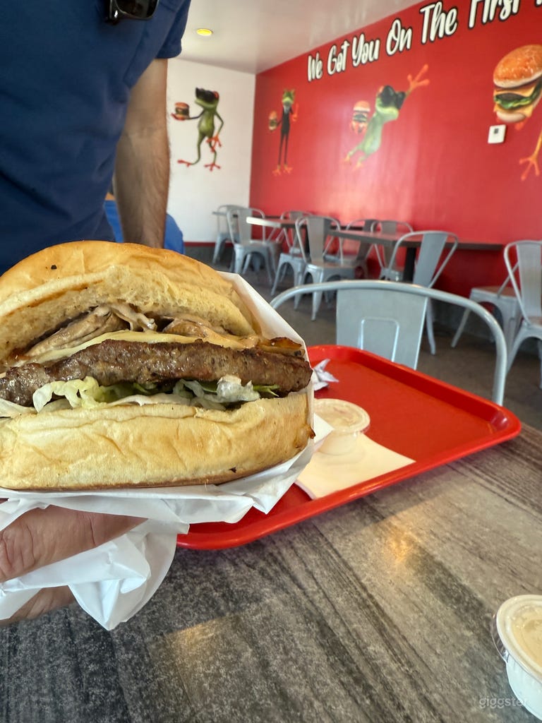  The Fry House & Burgers – Cinematic Retro Burger Diner 