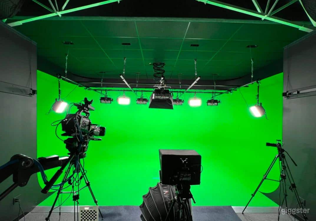 Green Screen Cyclorama for Innovative Production Photo 1
