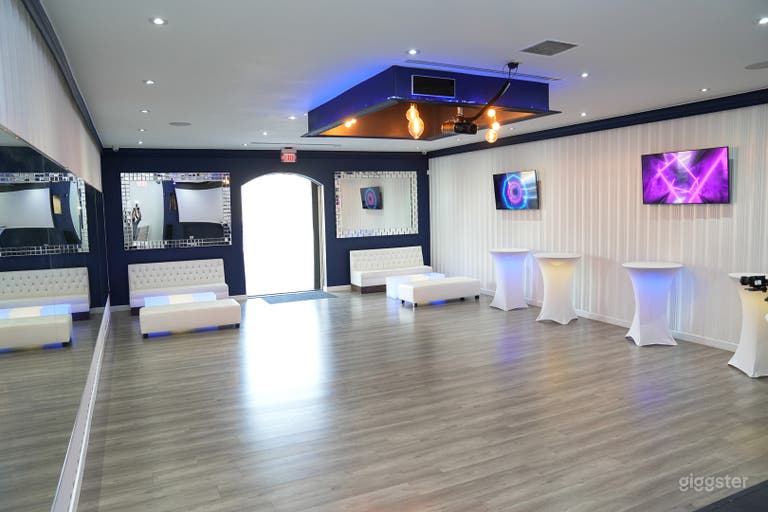  Elegant Event Studio 
