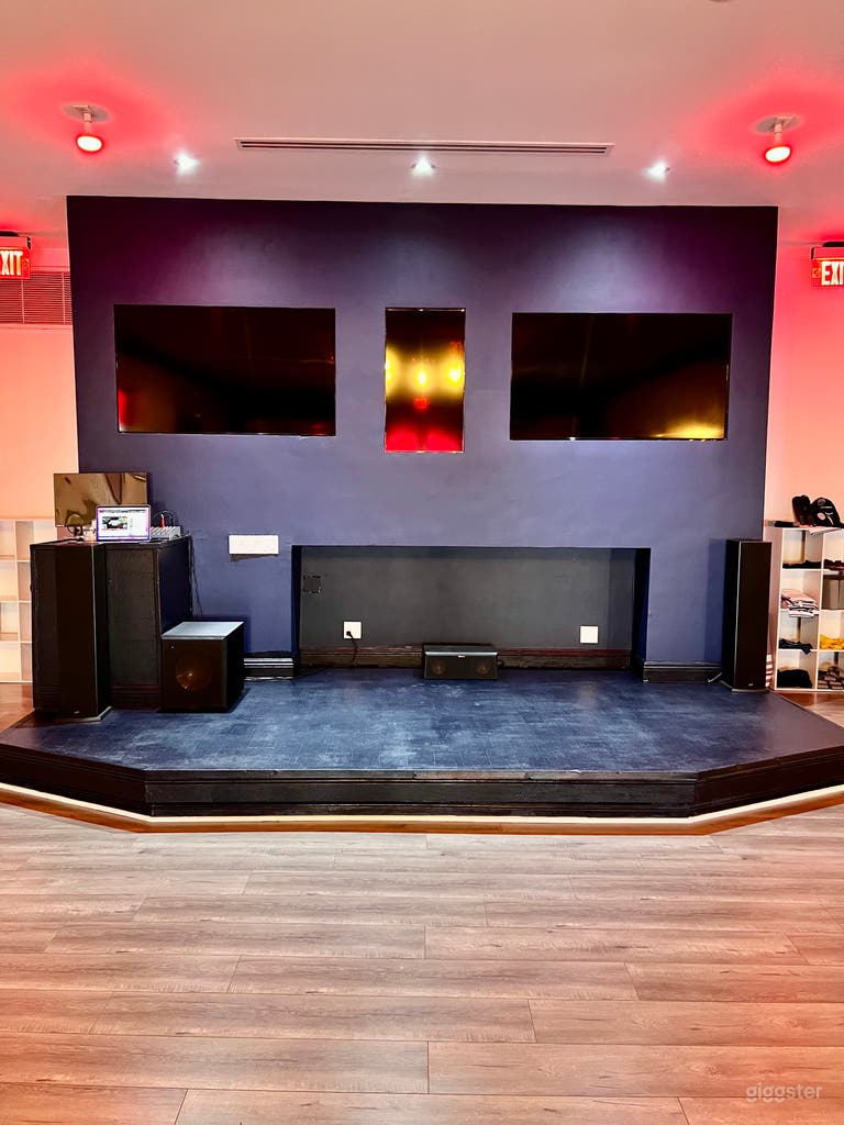  Main Stage with TV&#x27;s in the Background for Visuals or Logos 