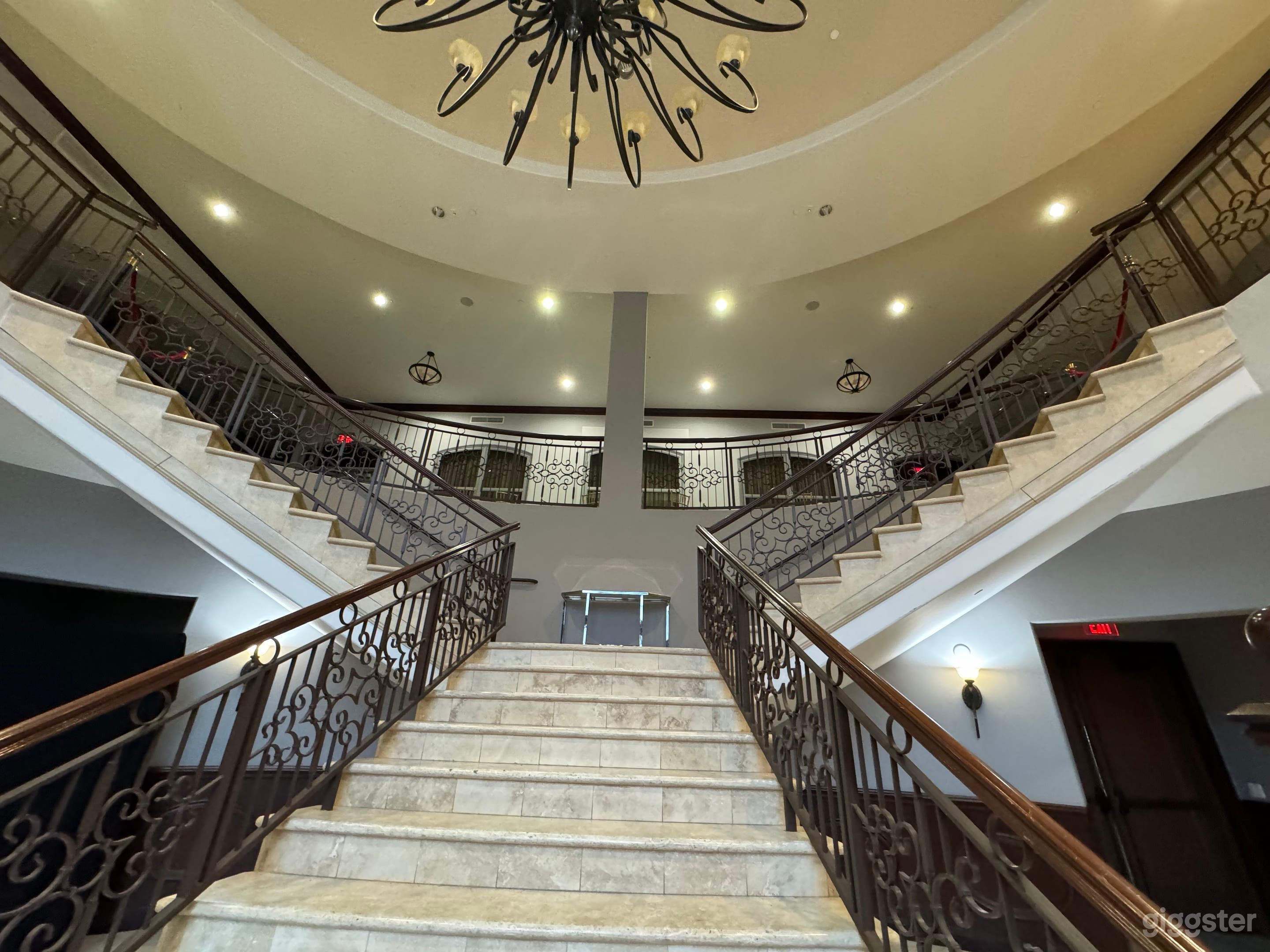 One of a kind production building in Glendale Photo 1