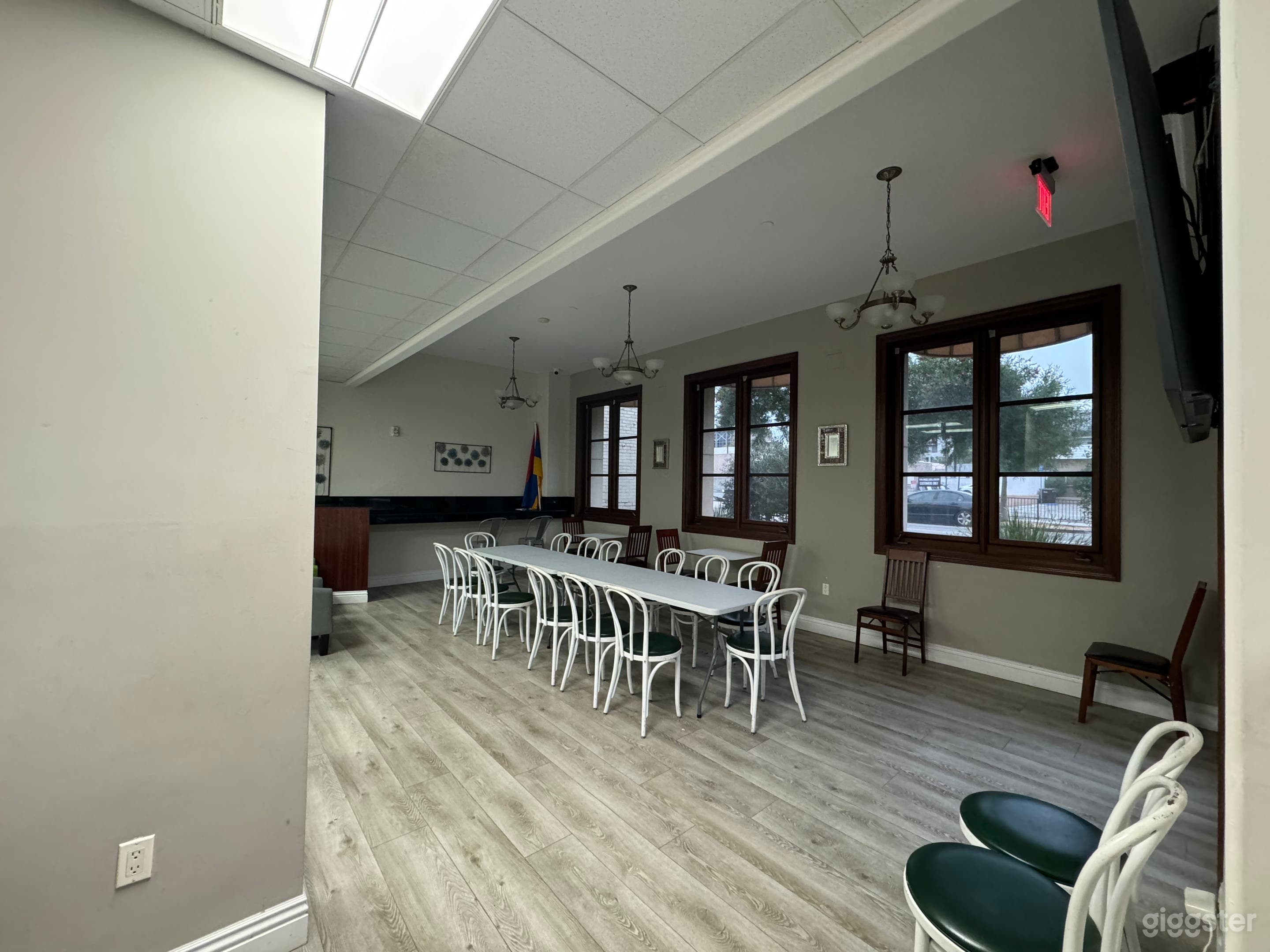 One of a kind production building in Glendale Photo 2