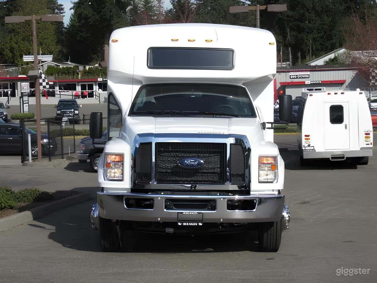 Ford 650 Mini Bus 72 Photo 2