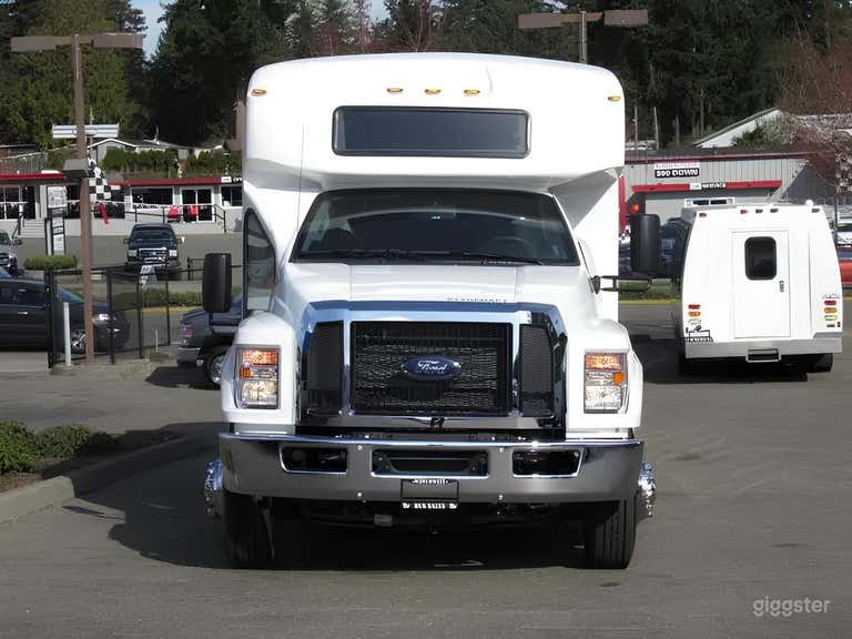  Ford 650 Mini Bus 72 